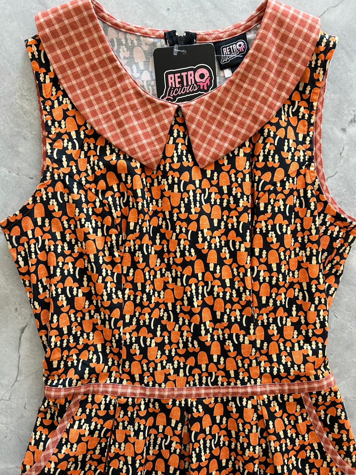 Vestido con cuello de champiñones