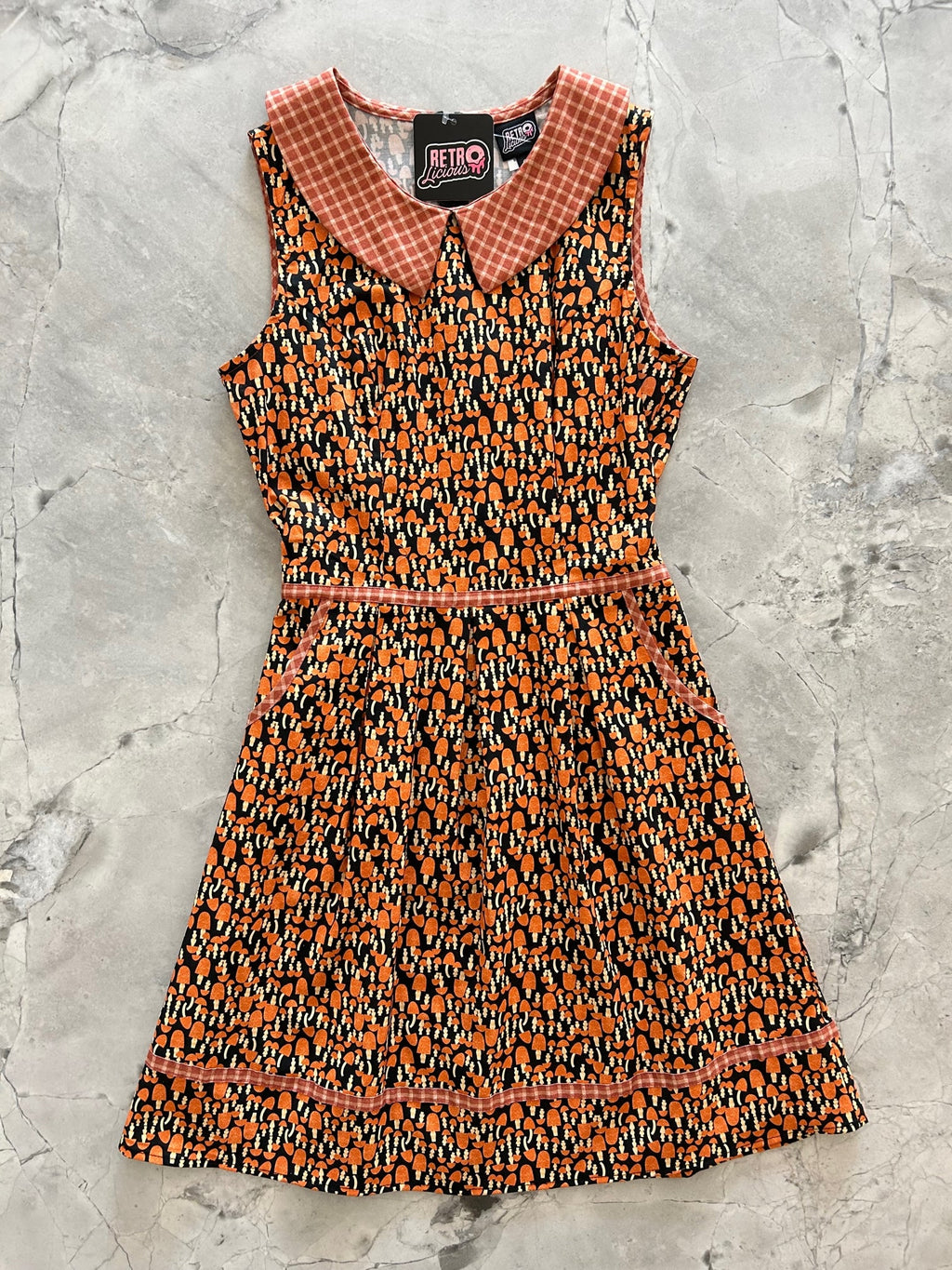Vestido con cuello de champiñones
