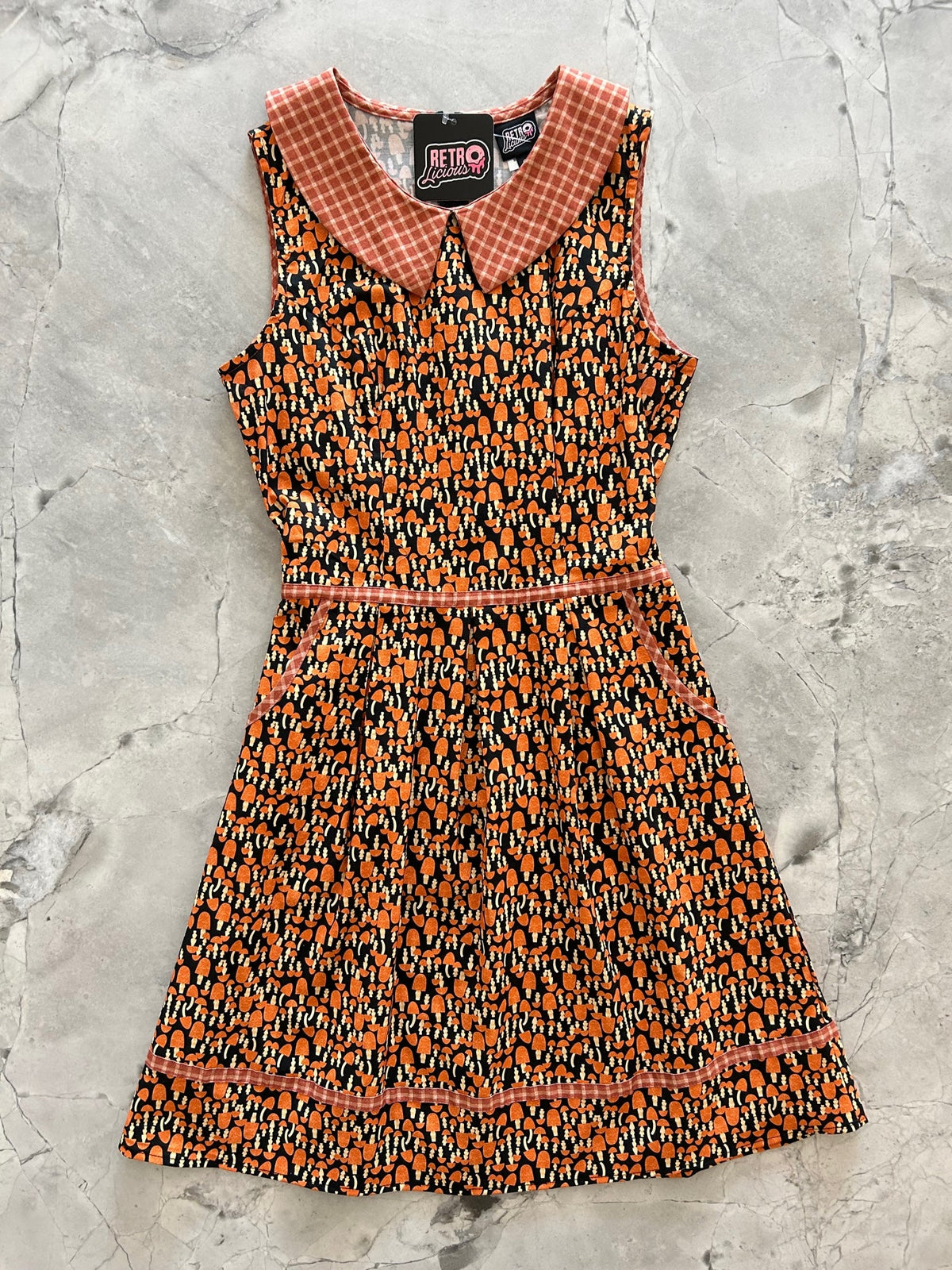 Vestido con cuello de champiñones