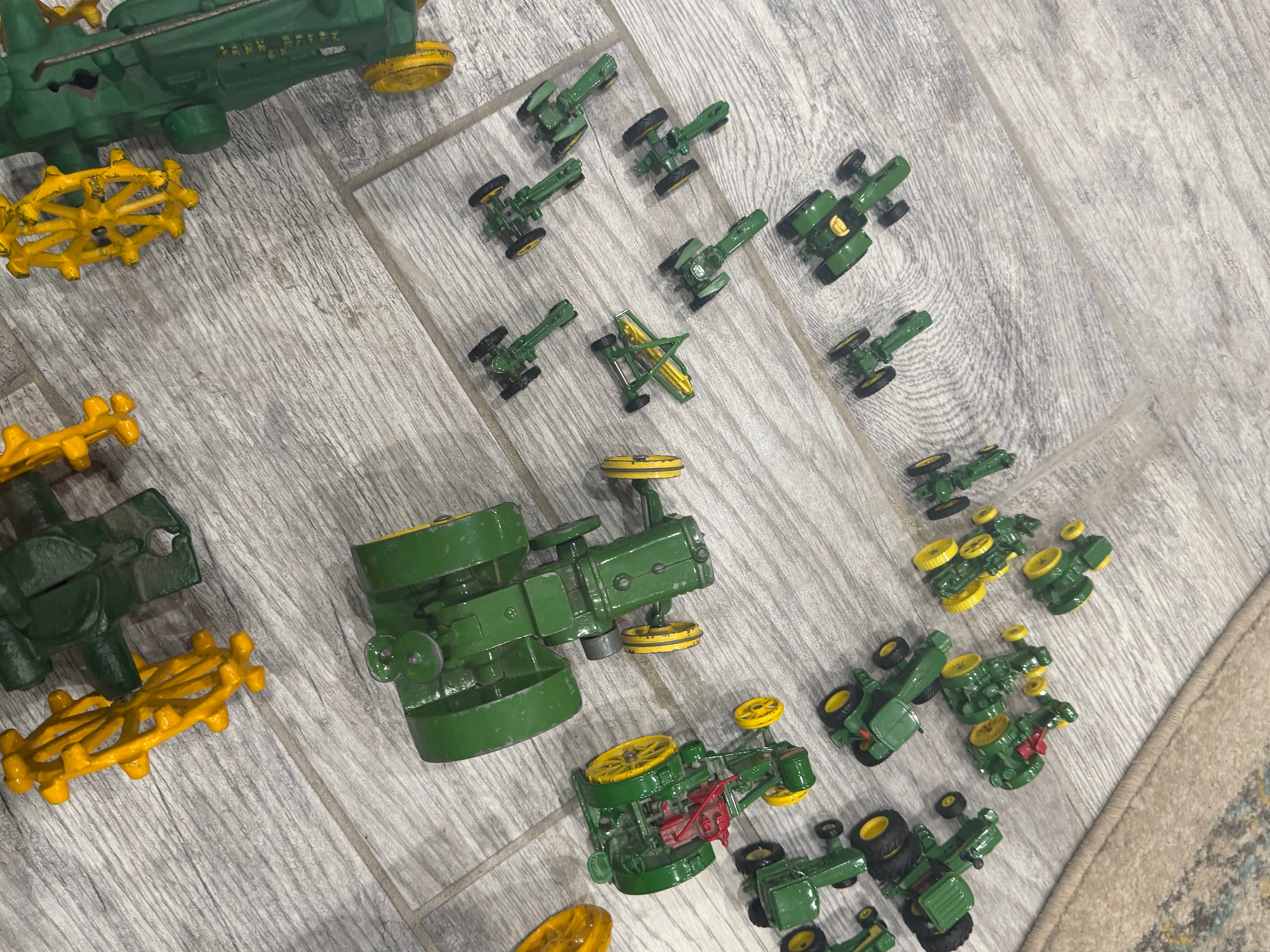 Lot of 20+ Vintage John Deere diecast tractors mixed scales