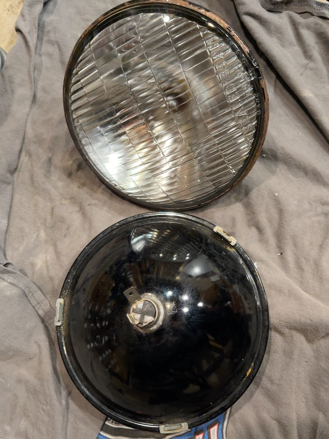 GUIDE 7-Inch Round Sealed-Beam Headlamps — Pair, Untested