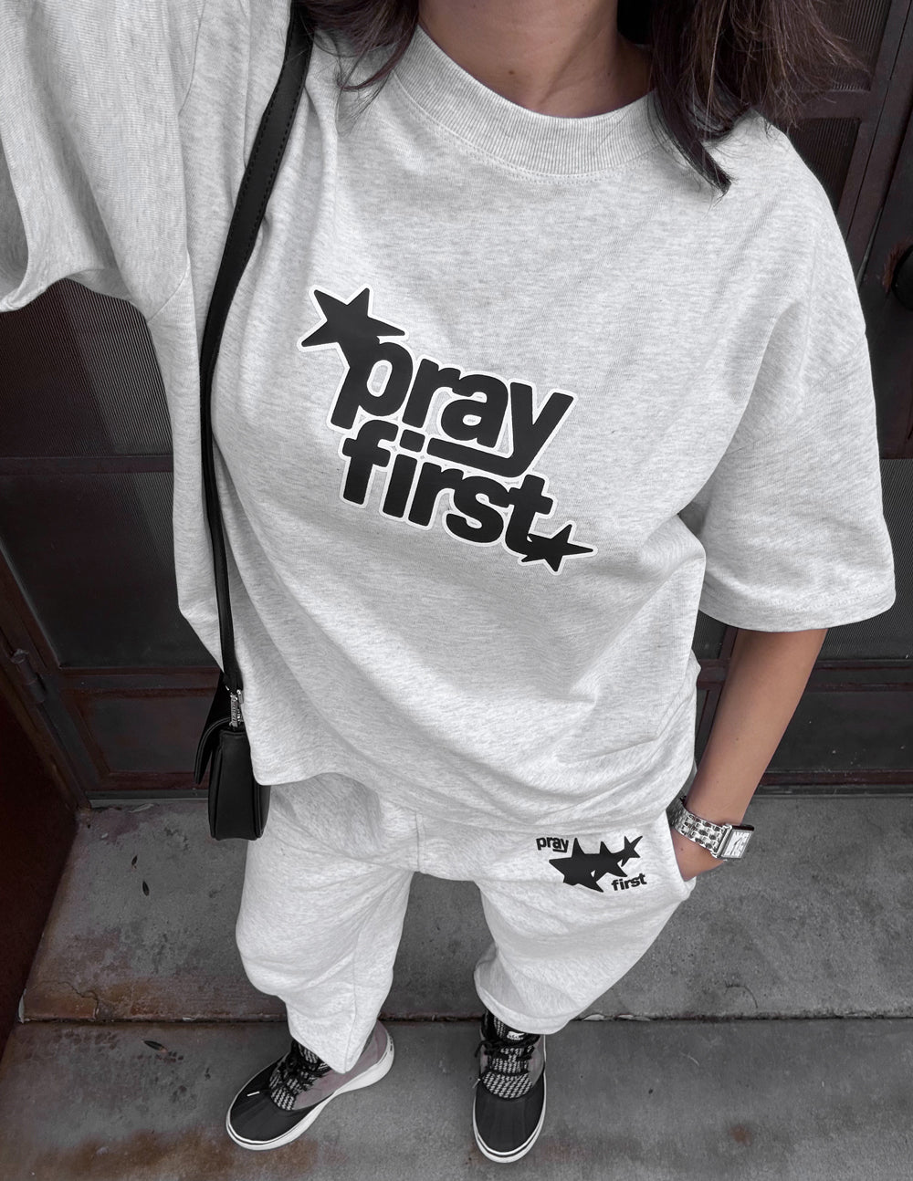Camiseta gruesa Pray First