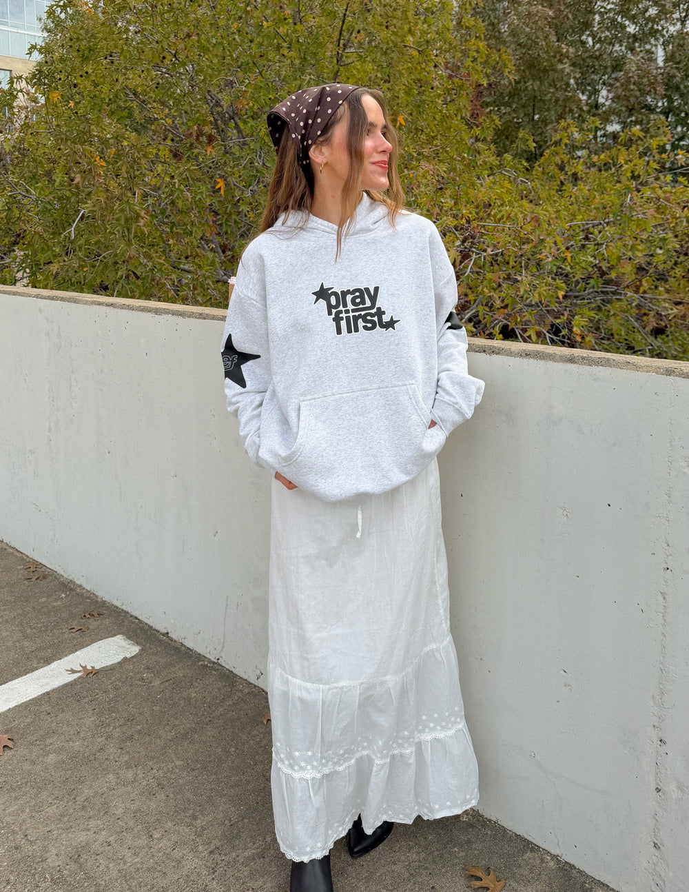 Sudadera con capucha unisex "Ora primero"
