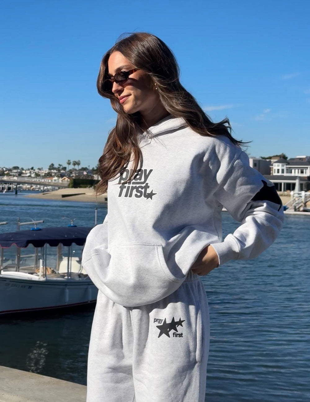 Sudadera con capucha unisex "Ora primero"