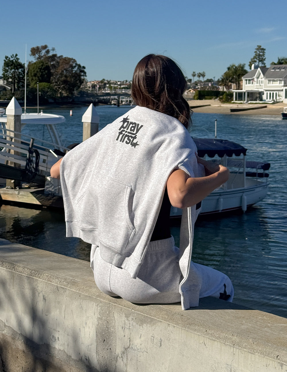 Sudadera con capucha unisex "Ora primero"