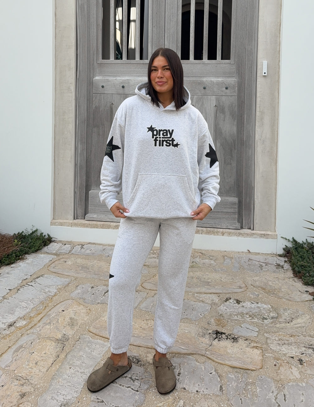 Sudadera con capucha unisex "Ora primero"