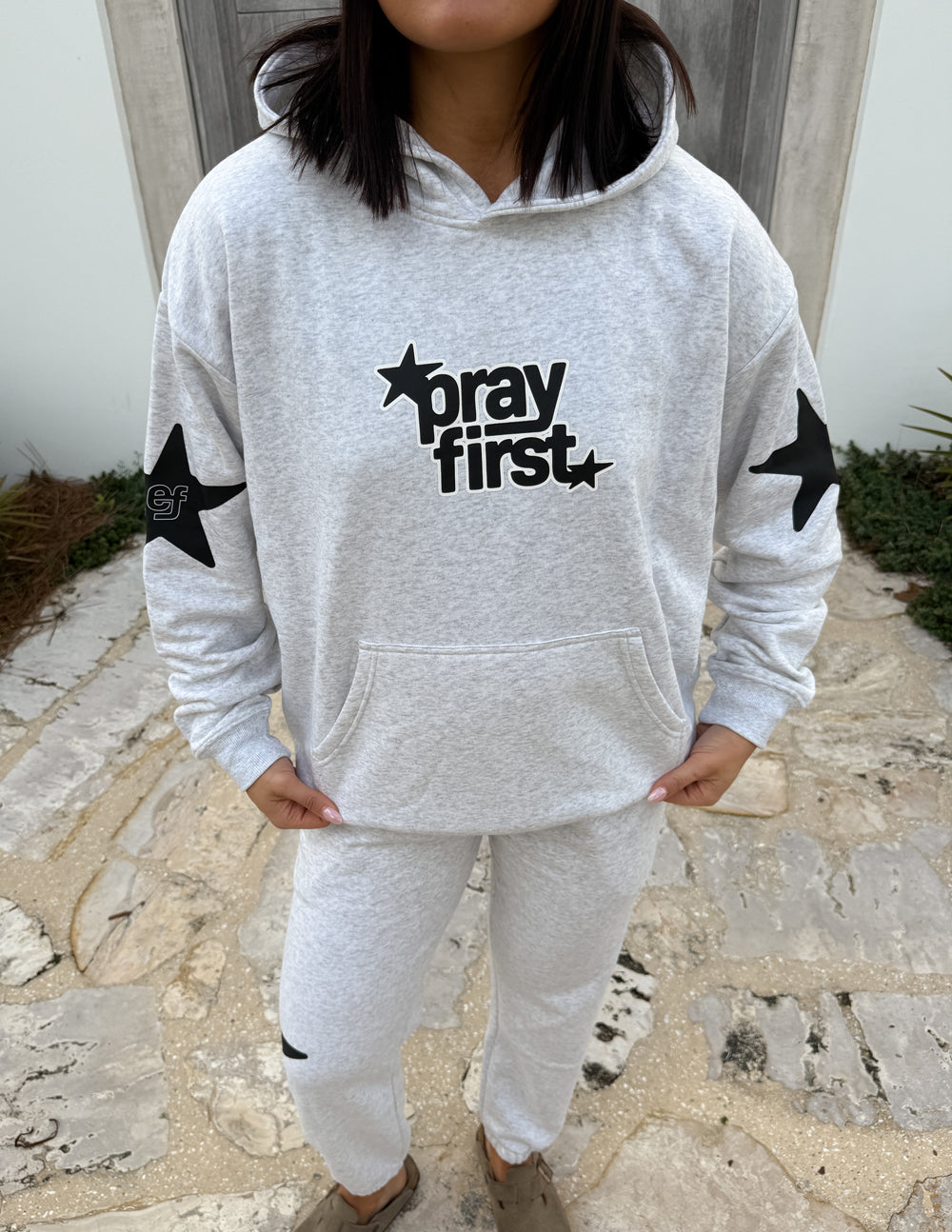 Sudadera con capucha unisex "Ora primero"