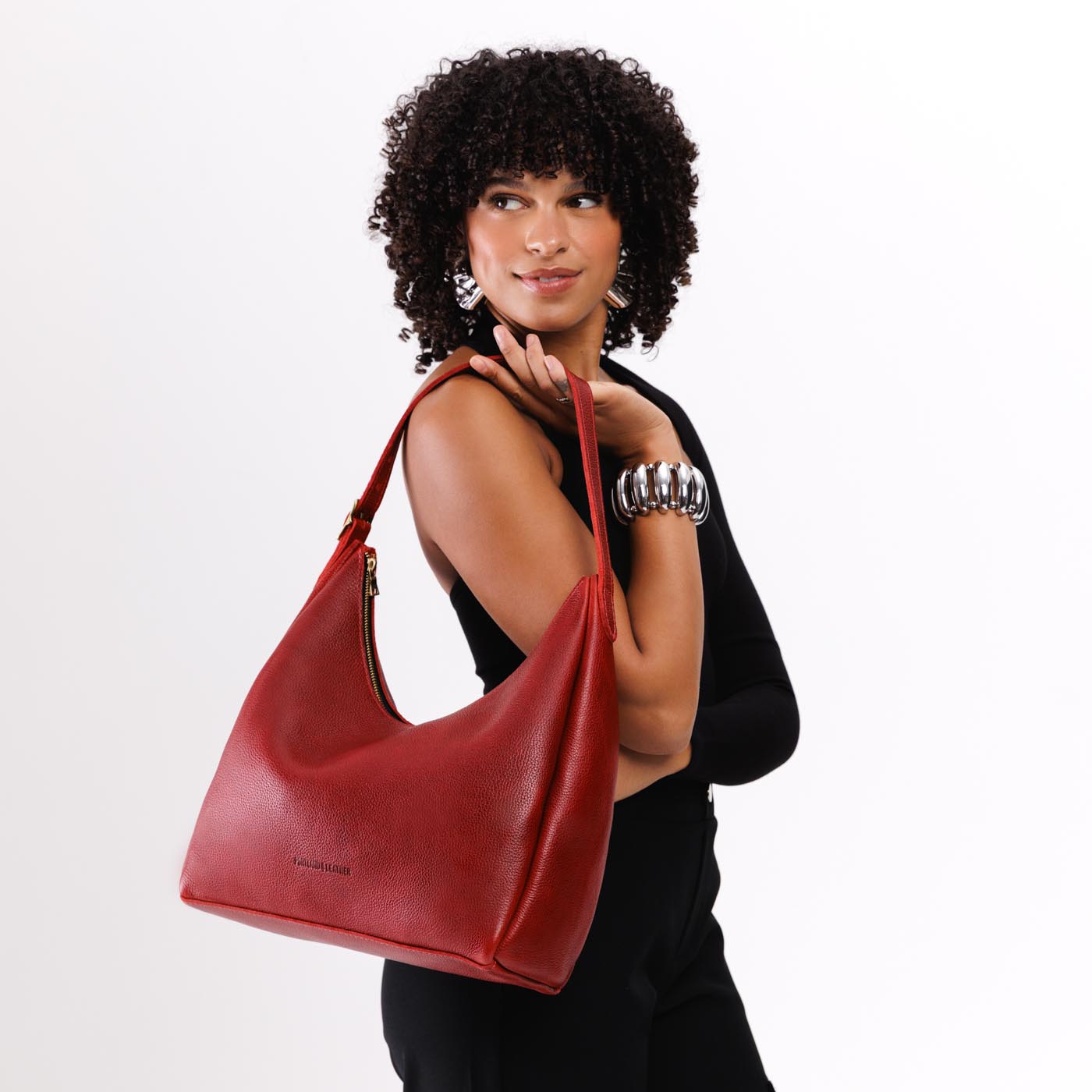 https://cdn.shopify.com/s/files/1/0712/1227/files/aspen-shoulder-bag-large-chili-red-studio-25-07-23-2706-Edit.jpg?v=1770413200