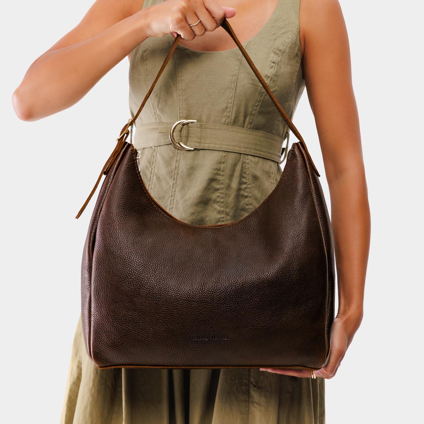 https://cdn.shopify.com/s/files/1/0712/1227/files/aspen-shoulder-bag-large-coldbrew-826-Edit.jpg?v=1770413200