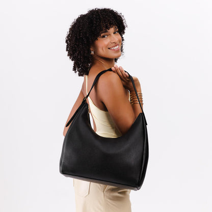 https://cdn.shopify.com/s/files/1/0712/1227/files/aspen-shoulder-bag-large-pebbled-black-studio-25-07-23-1434-Edit.jpg?v=1770413200