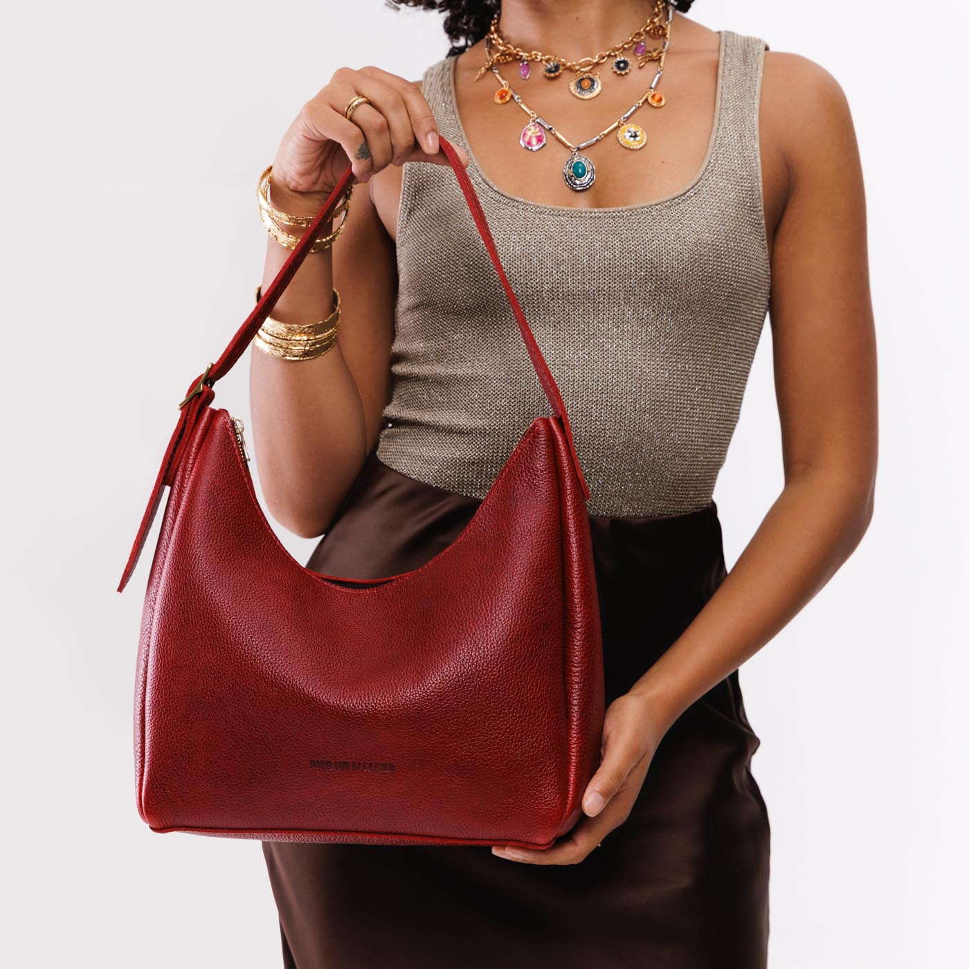 https://cdn.shopify.com/s/files/1/0712/1227/files/aspen-shoulder-bag-medium-chili-red-studio-25-07-23-1913-Edit.jpg?v=1770413200