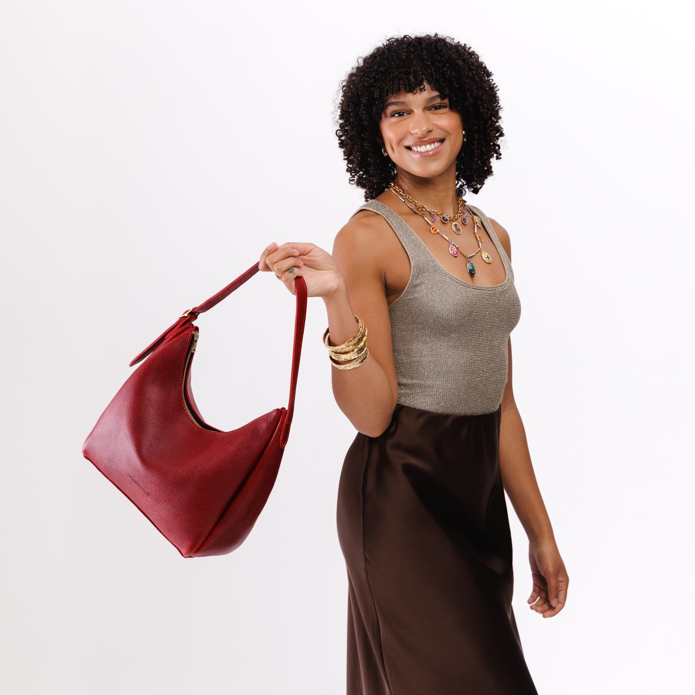 https://cdn.shopify.com/s/files/1/0712/1227/files/aspen-shoulder-bag-medium-chili-red-studio-25-07-23-1924-Edit.jpg?v=1770413200
