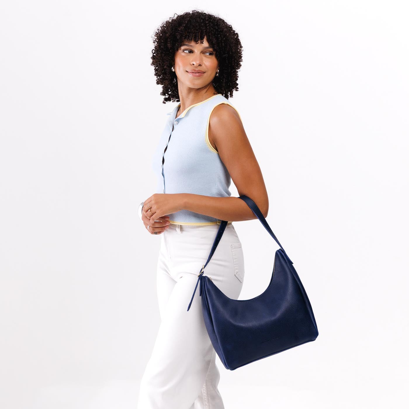 https://cdn.shopify.com/s/files/1/0712/1227/files/aspen-shoulder-bag-medium-cobalt-studio-25-07-23-2166-Edit.jpg?v=1770413200