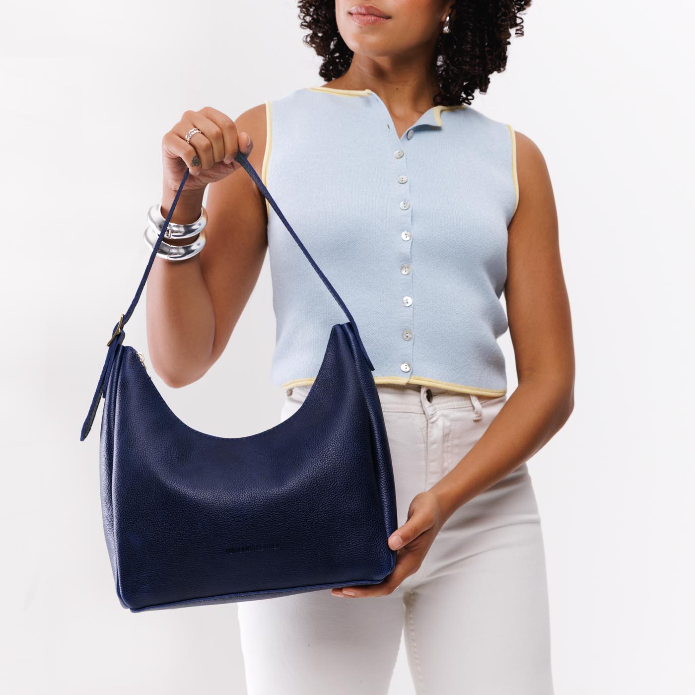 https://cdn.shopify.com/s/files/1/0712/1227/files/aspen-shoulder-bag-medium-cobalt-studio-25-07-23-2191-Edit.jpg?v=1770413200