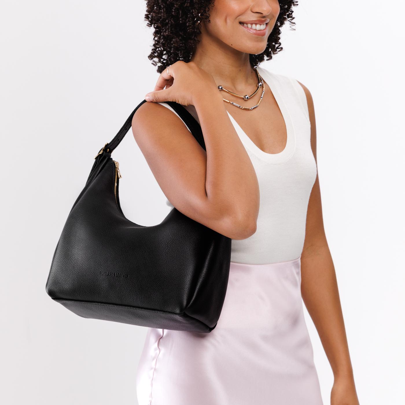 https://cdn.shopify.com/s/files/1/0712/1227/files/aspen-shoulder-bag-medium-pebbled-black-studio-25-07-23-1058-Edit.jpg?v=1770413200