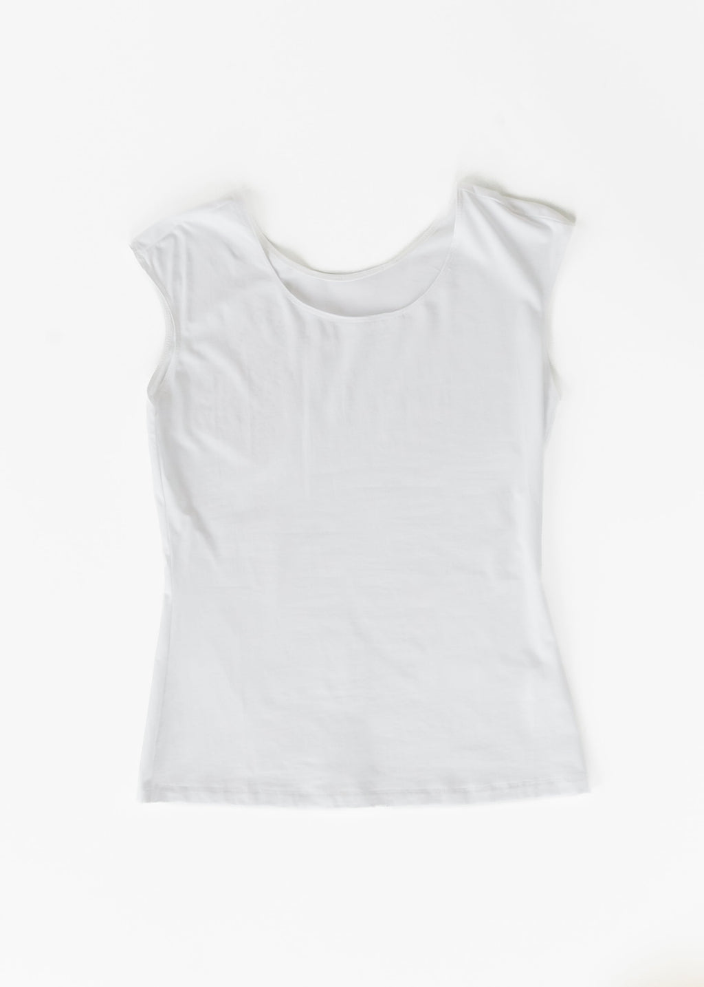 Camiseta sin mangas blanca clásica con mangas casquillo