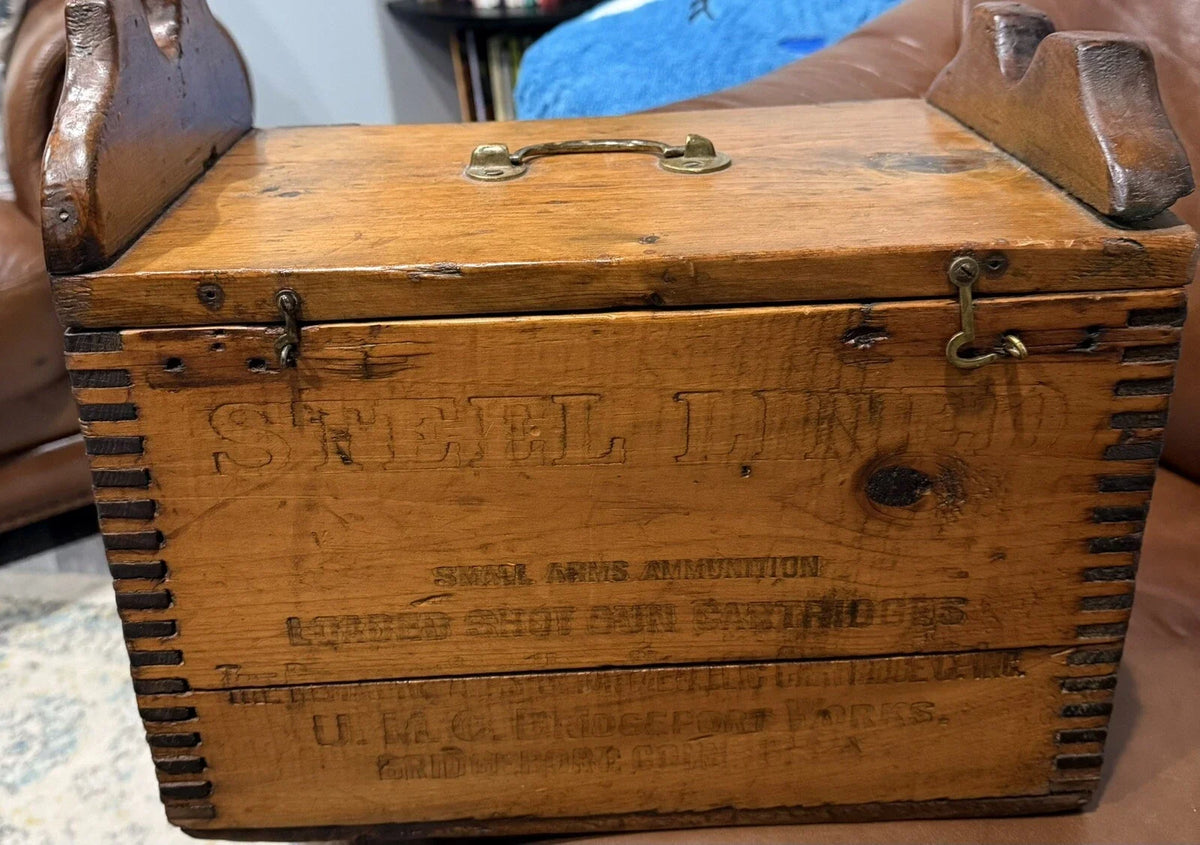 Original photo of 1930s Lake Poygan Gunner's Shell Box