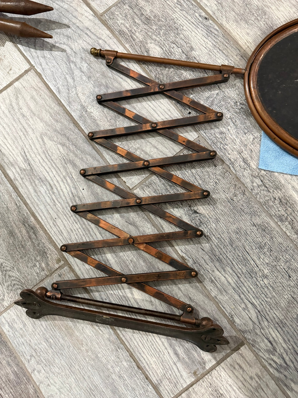 Close view of accordion arm and mounting hardware