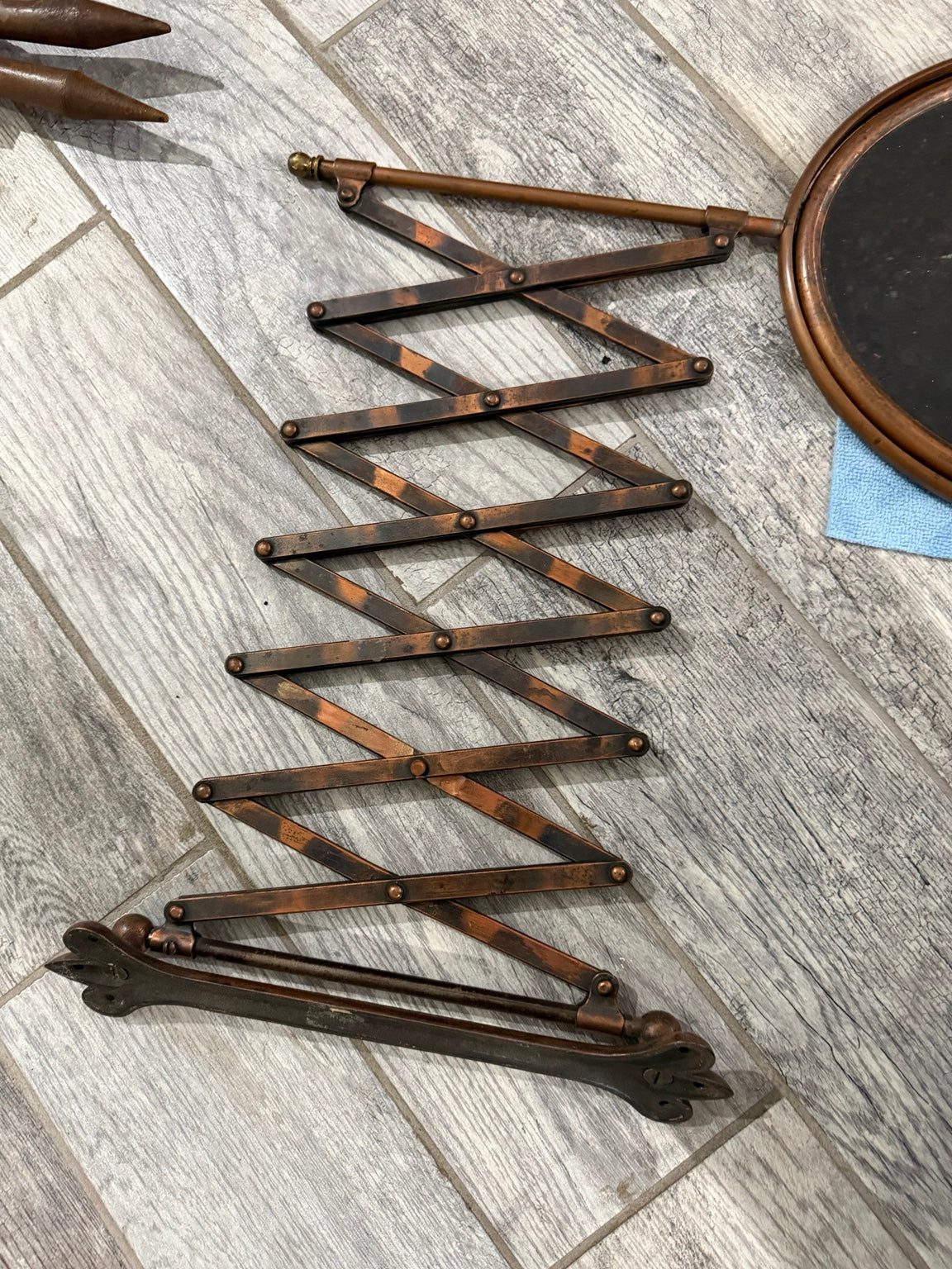 Close view of accordion arm and mounting hardware