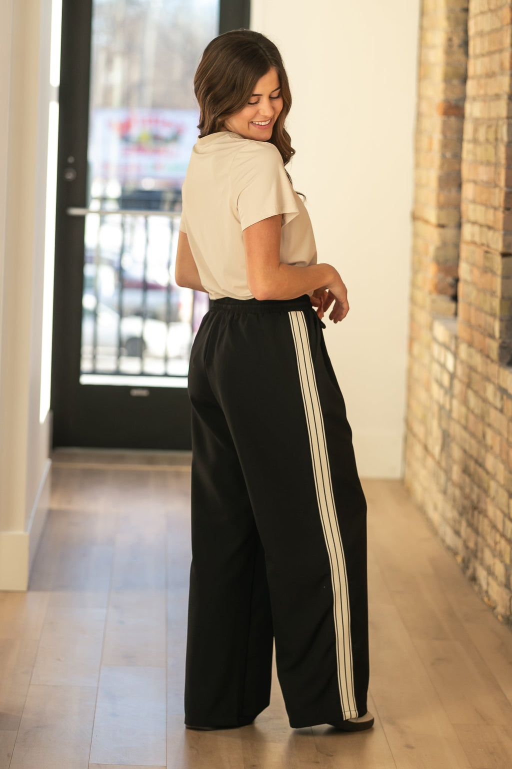 Pantalones deportivos Nina de pernera ancha