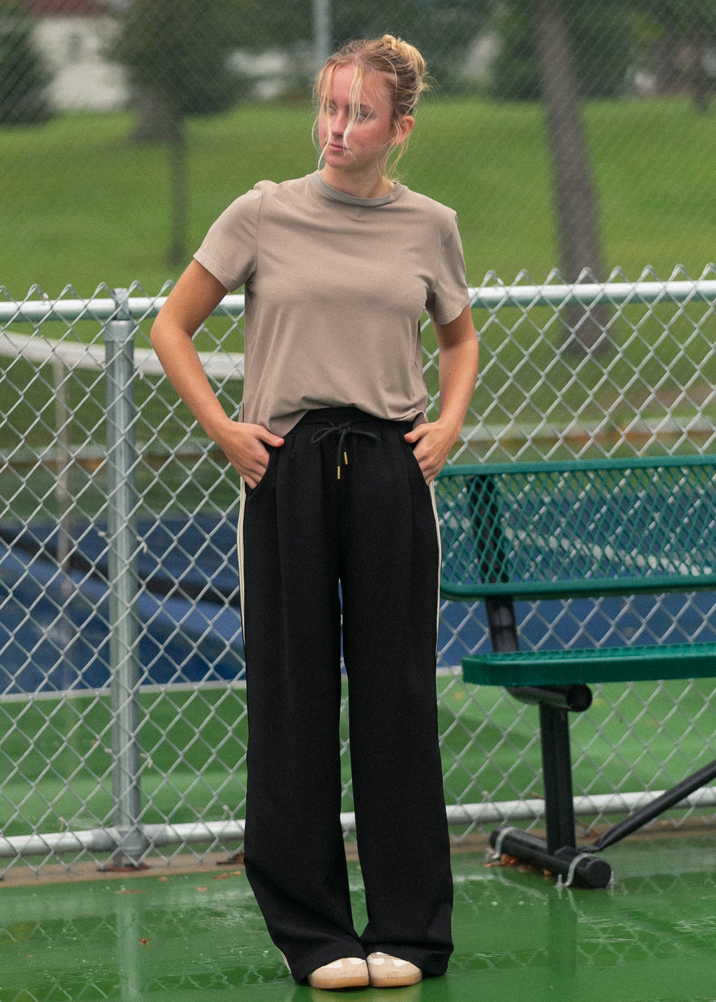 Pantalones deportivos Nina de pernera ancha