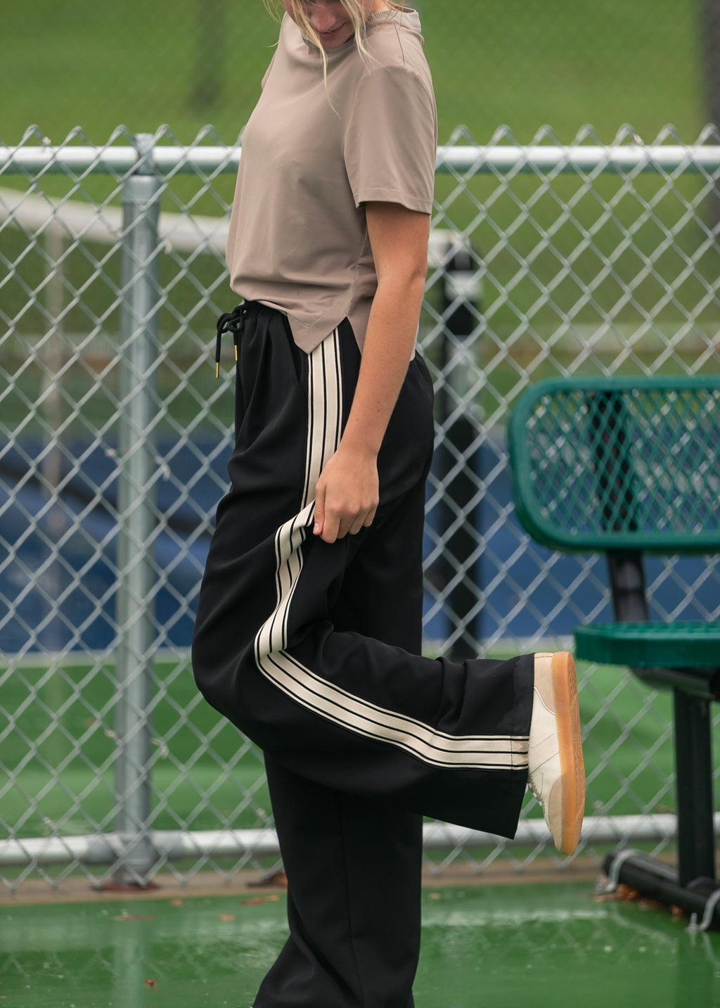 Pantalones deportivos Nina de pernera ancha