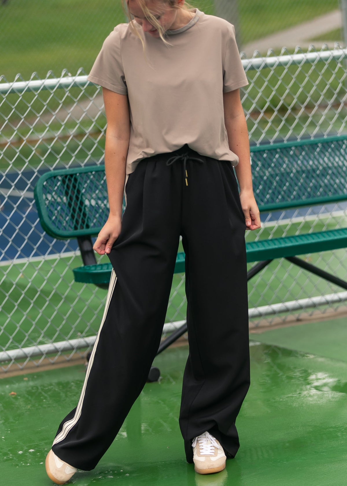 Pantalones deportivos Nina de pernera ancha