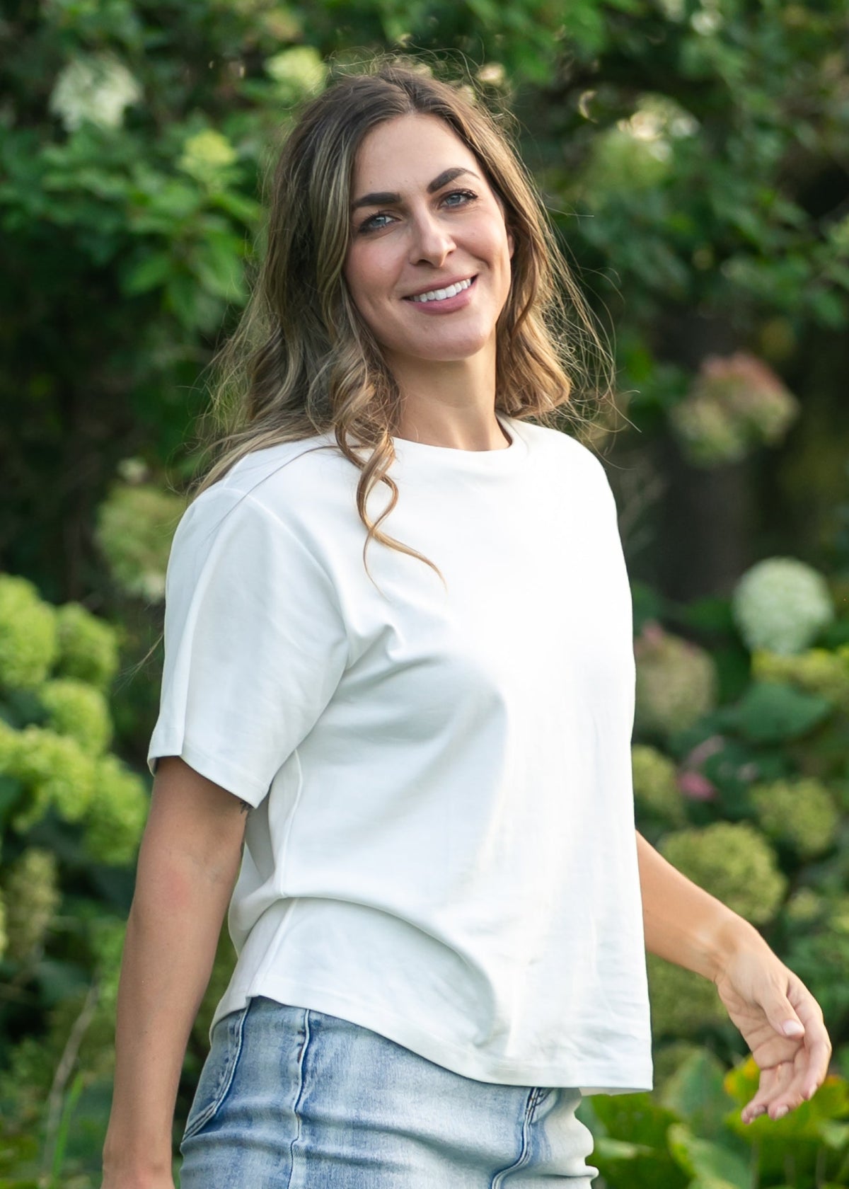 Camiseta esencial de manga corta blanca con ajuste relajado