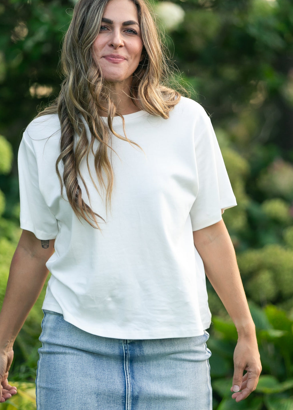 Camiseta esencial de manga corta blanca con ajuste relajado