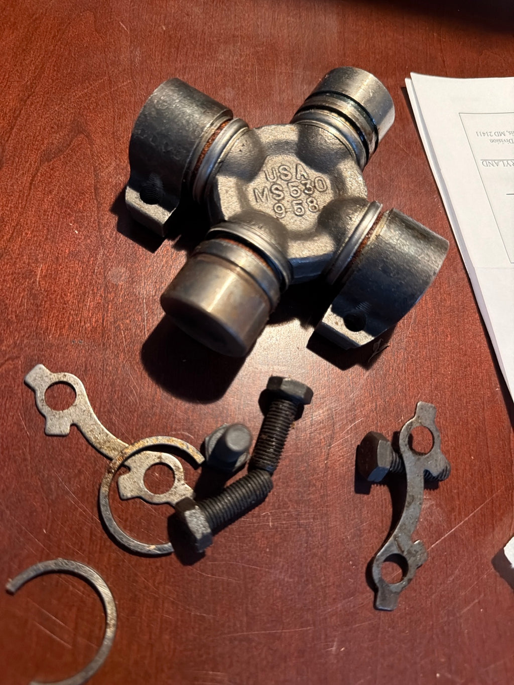 Universal joint kit 565988 with bolts, lock plates and snap rings